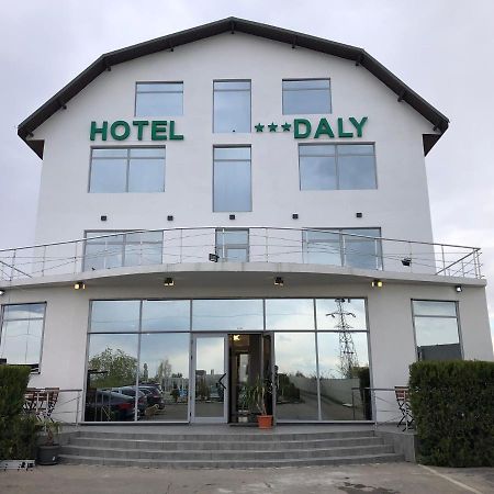 Hotel Daly Ploieşti Kültér fotó