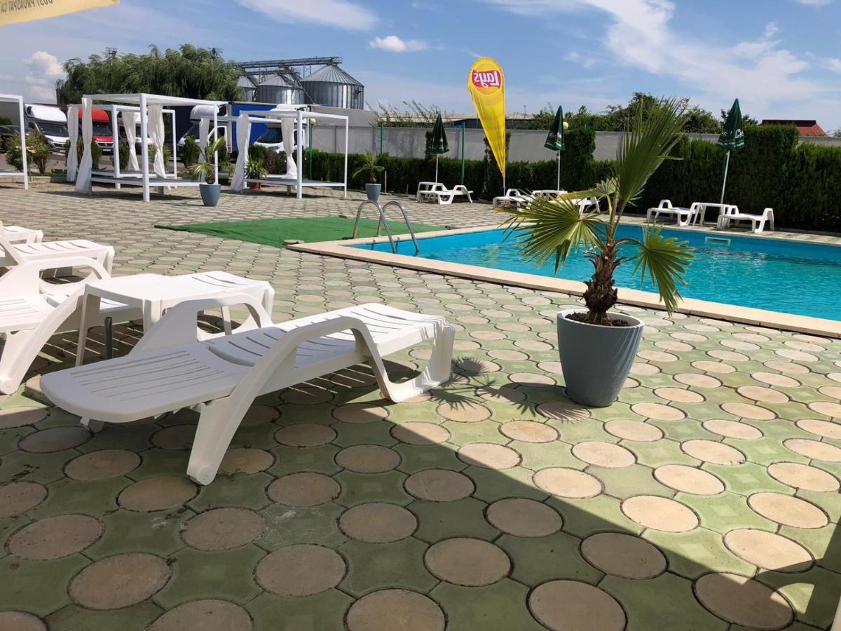 Hotel Daly Ploieşti Kültér fotó