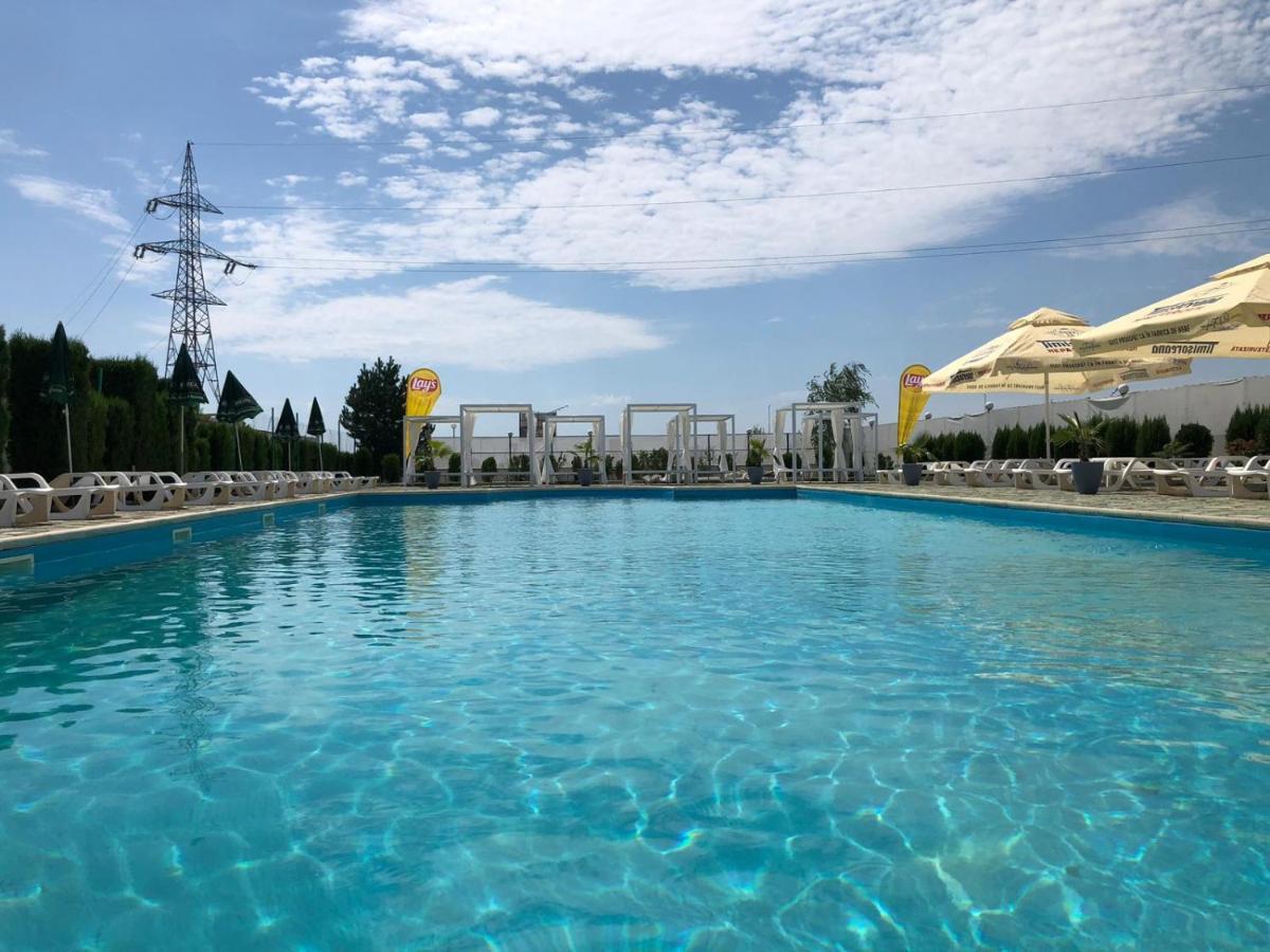 Hotel Daly Ploieşti Kültér fotó