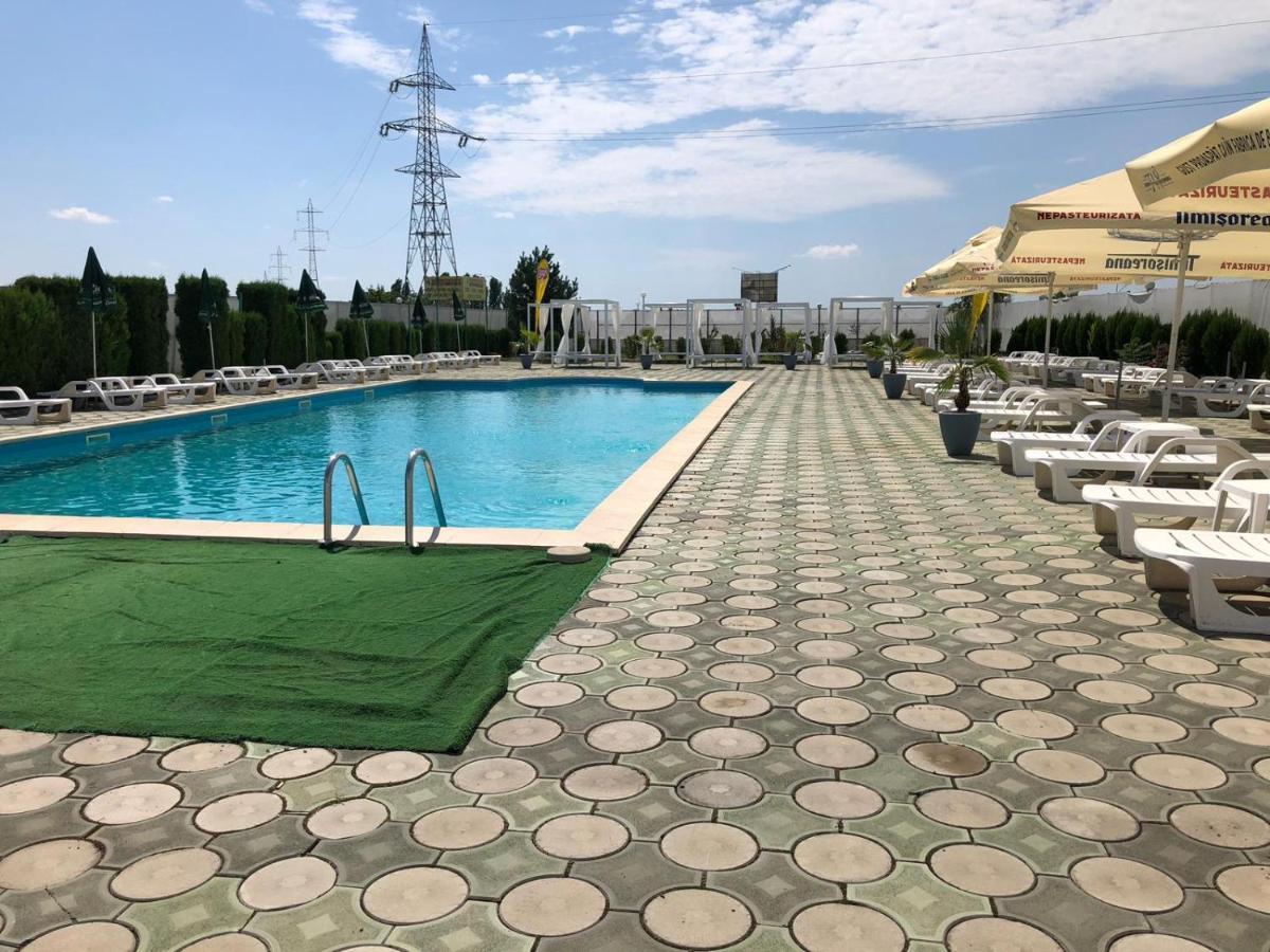 Hotel Daly Ploieşti Kültér fotó