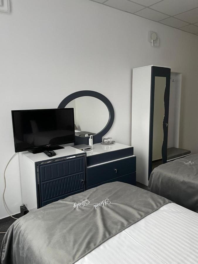 Hotel Daly Ploieşti Kültér fotó