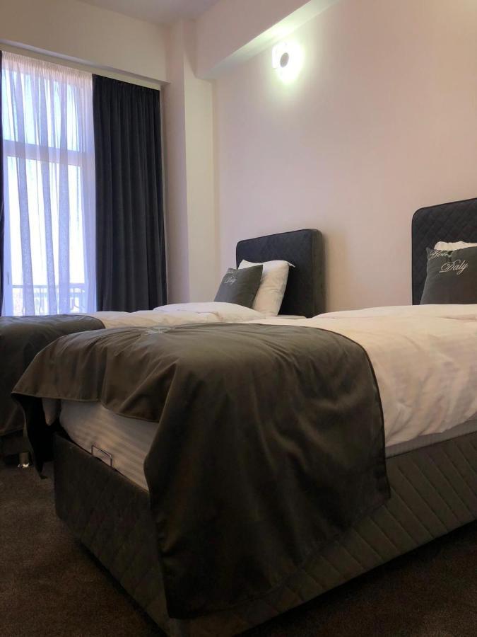 Hotel Daly Ploieşti Kültér fotó