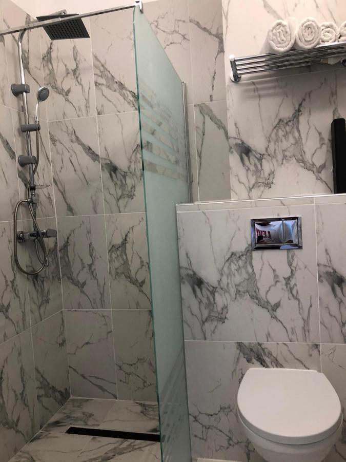 Hotel Daly Ploieşti Kültér fotó