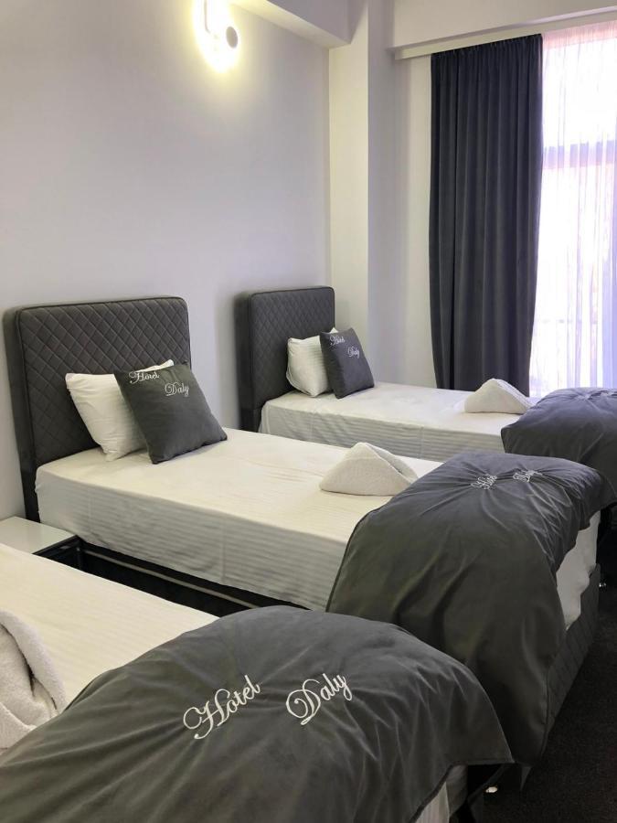Hotel Daly Ploieşti Kültér fotó