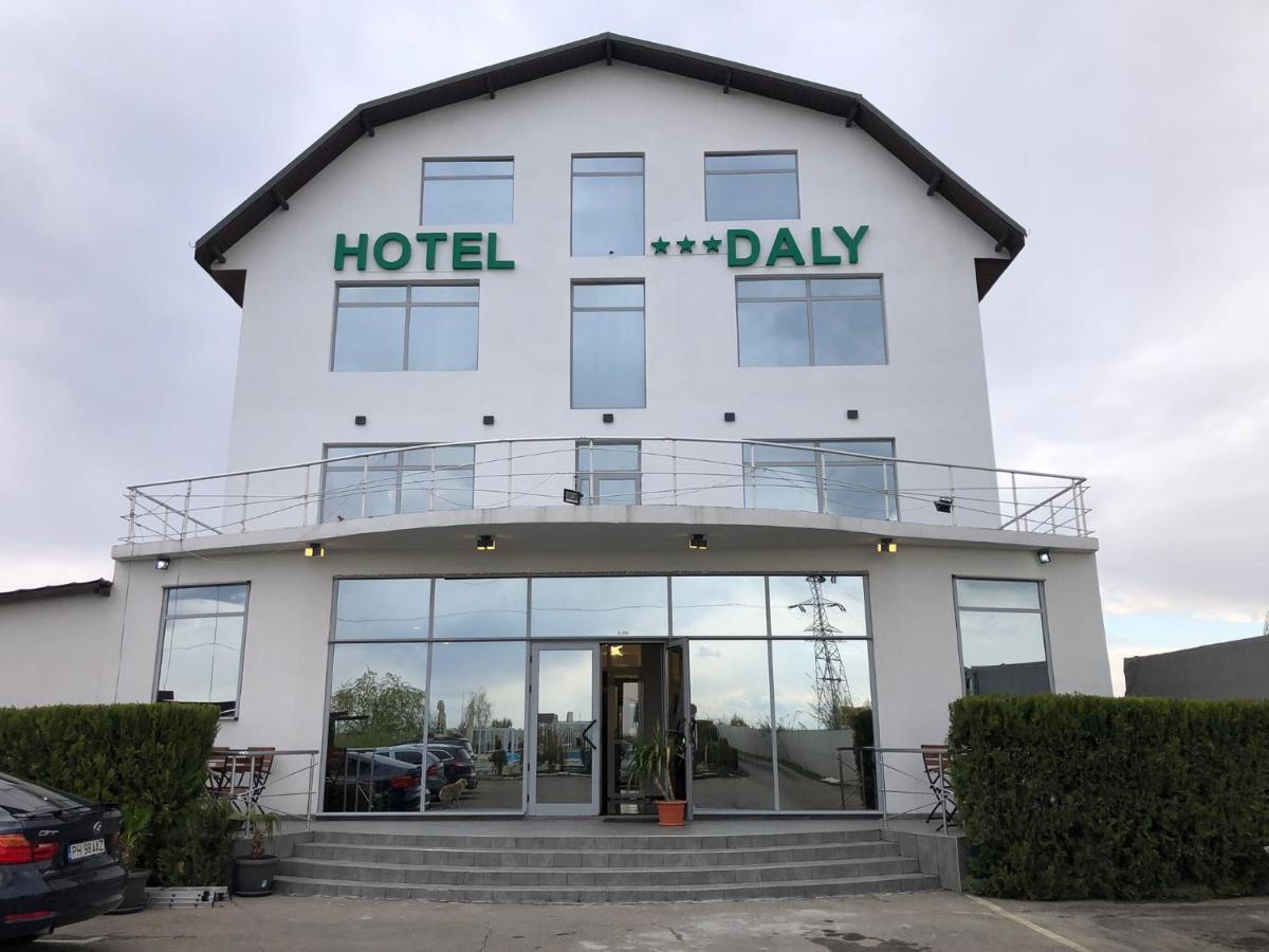 Hotel Daly Ploieşti Kültér fotó