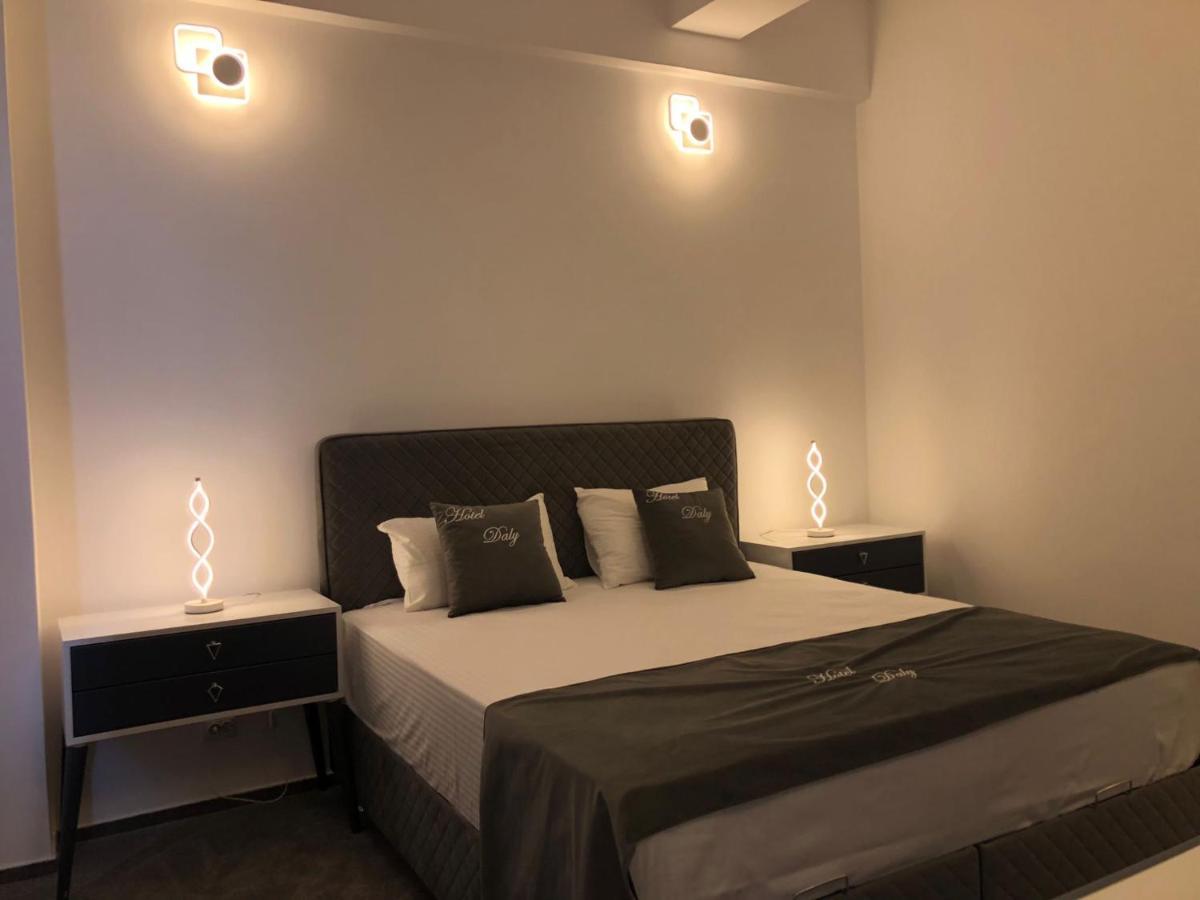Hotel Daly Ploieşti Kültér fotó
