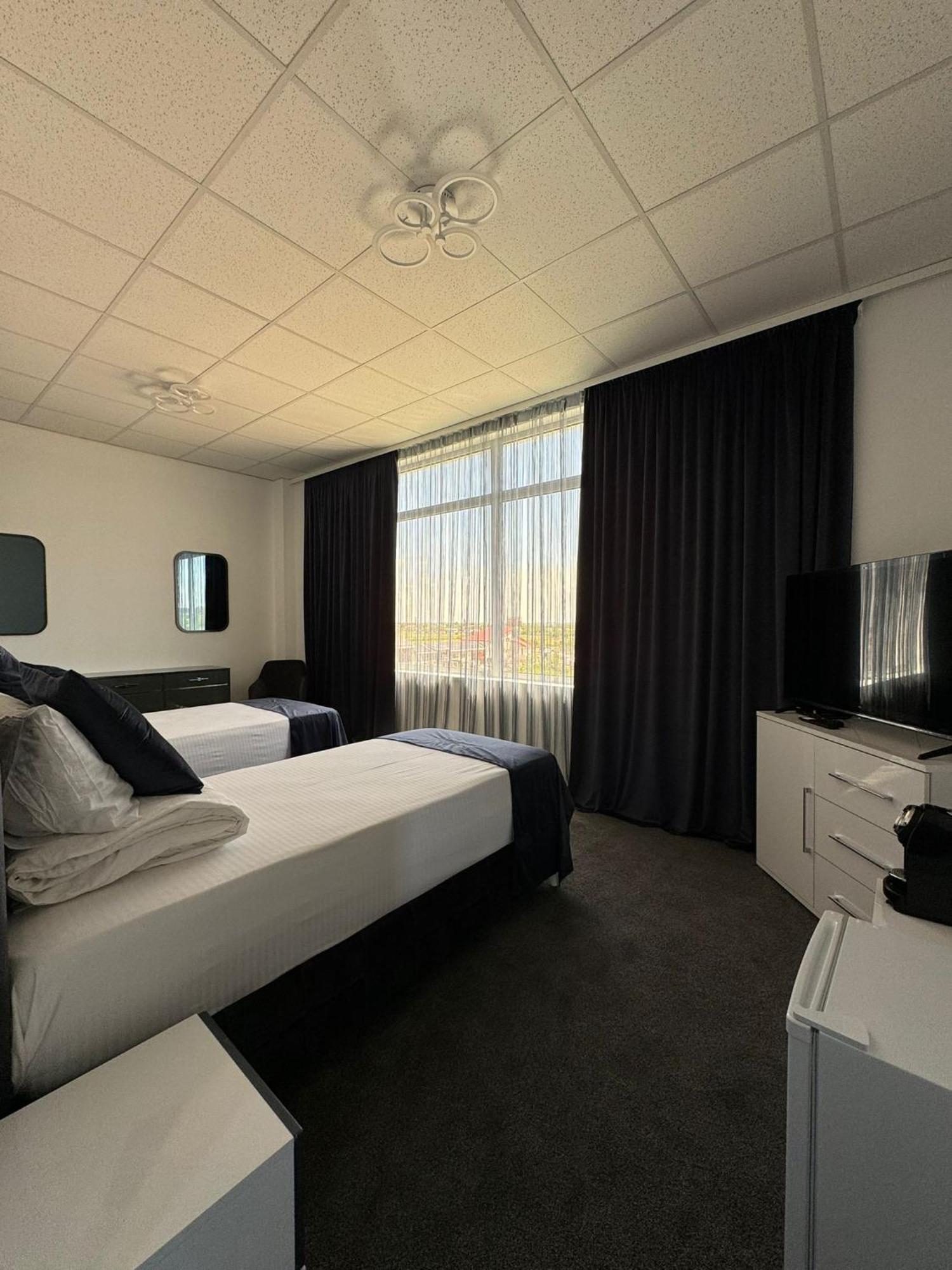 Hotel Daly Ploieşti Kültér fotó