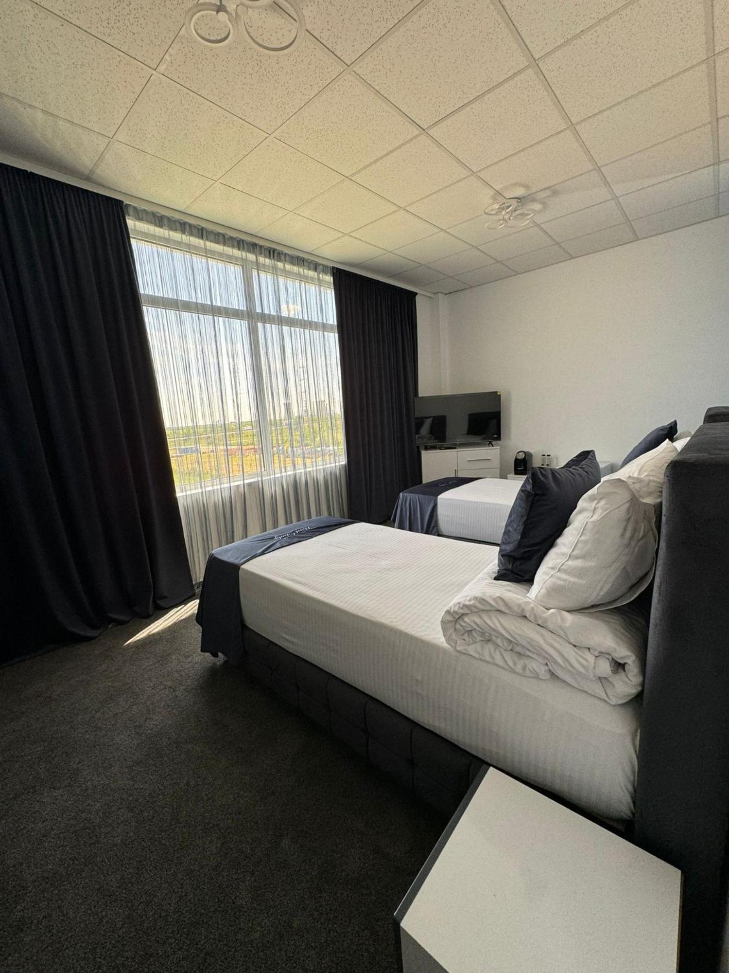 Hotel Daly Ploieşti Kültér fotó