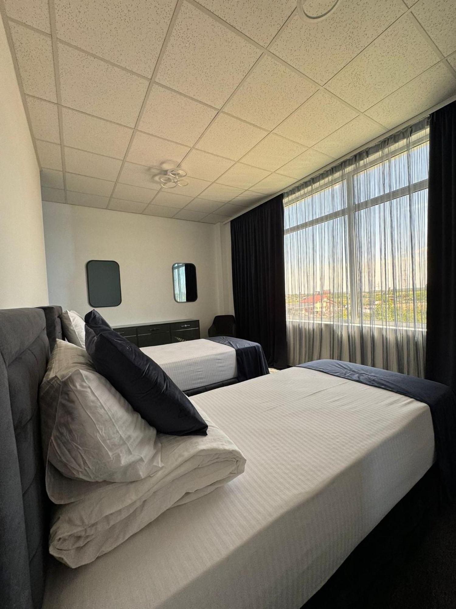 Hotel Daly Ploieşti Kültér fotó