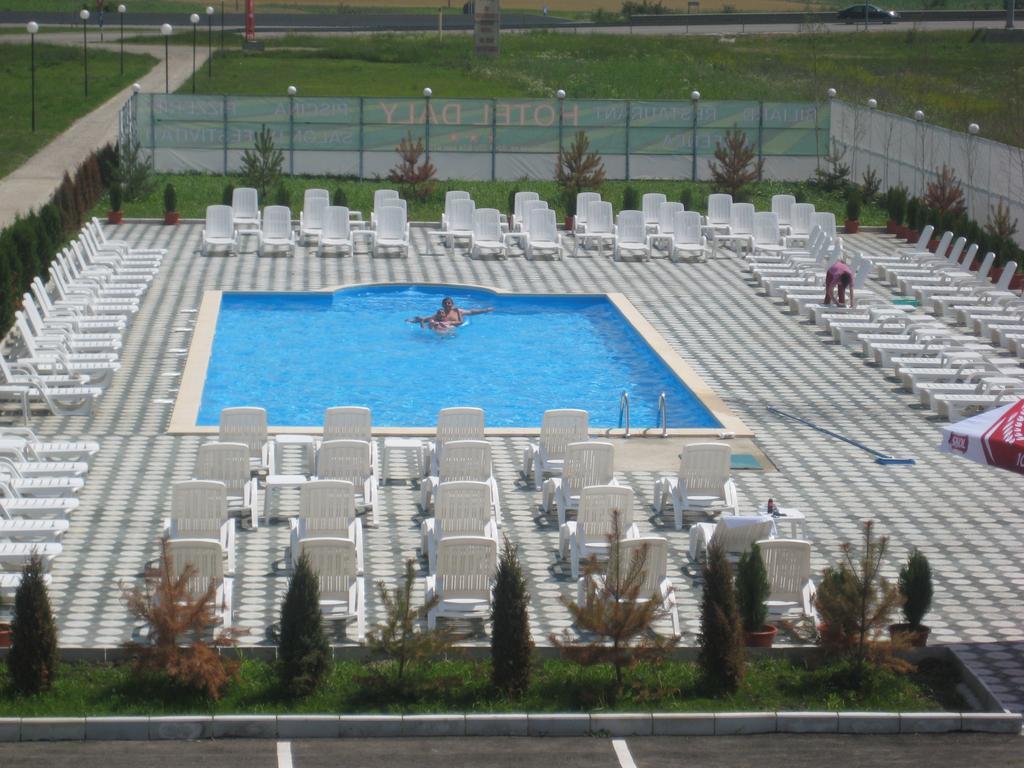 Hotel Daly Ploieşti Kültér fotó